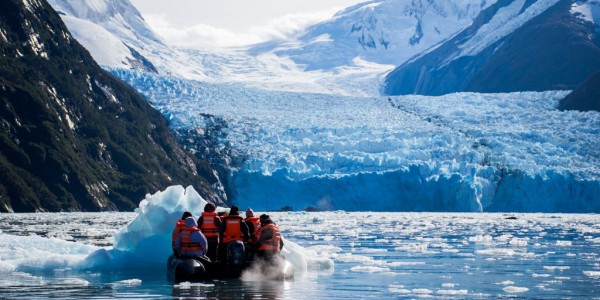 Glacier zodiac cruise