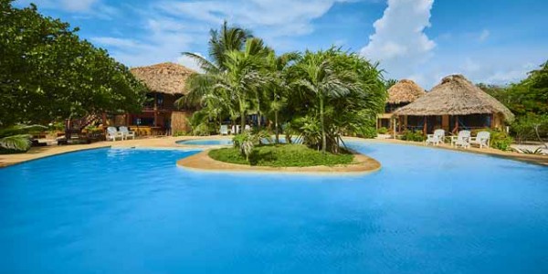 Belize - Ambergis and Caulker Cayes - Portofino - Pool