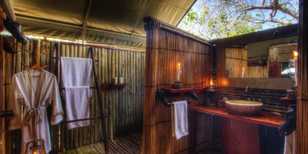 Botswana - Moremi - Xakanaxa Camp - Bathroom