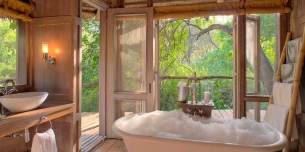 Tanzania - Lake Manyara National Park - andBeyond Lake Manyara Tree Lodge - Indoor Bath