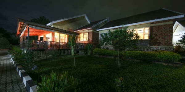 Uganda - Entebbe, Jinja & Kampala - Papyrus Guesthouse Entebbe - Main House