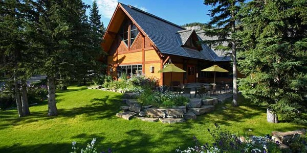 Canada - Canadian Rockies - Emerald Lake Lodge - Mountain Lodge