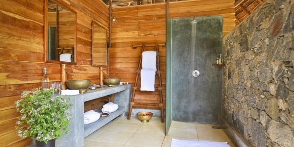Sri Lanka - Gal Oya National Park - Gal Oya Lodge - Bathroom