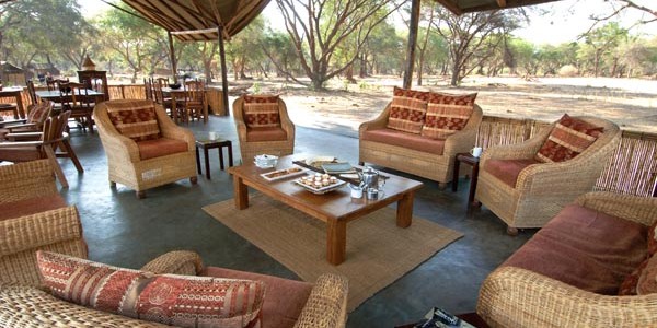 Zambia - Lower Zambezi National Park - Old Mondoro Camp - Lounge