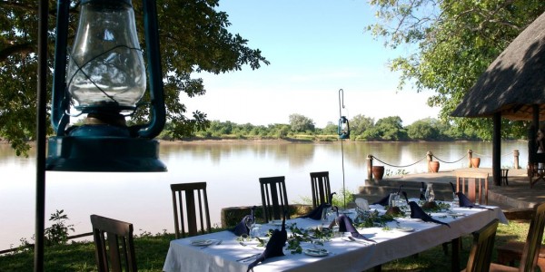 Zambia - South Luangwa National Park - Robin Pope Safaris - Nkwali Dining