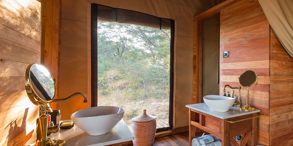 Zimbabwe - Hwange National Park - Verney's Camp - Bathroom